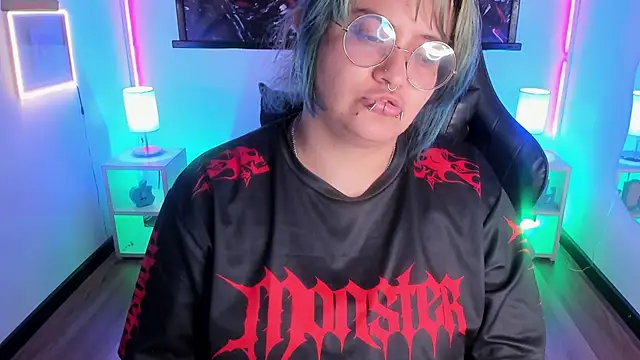 lucky-leah online show from April 5, 3:47 am