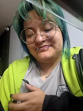 lucky-leah online show from April 10, 3:34 am