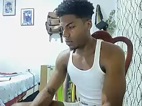 Snapshot of andrews2399 chatting on December 30, 3:03 am andrews2399 online show from December 30, 3:03 am