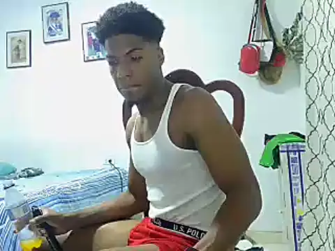 Snapshot of andrews2399 chatting on January 6, 12:37 am andrews2399 online show from January 6, 12:37 am