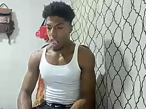 Snapshot of andrews2399 chatting on January 18, 2:25 am andrews2399 online show from January 18, 2:25 am