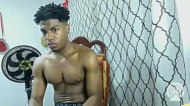 Snapshot of andrews2399 chatting on March 23, 12:36 am andrews2399 online show from March 23, 12:36 am