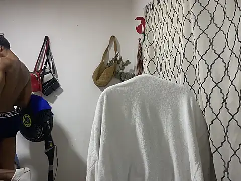 Snapshot of andrews2399 chatting on September 27, 1:05 pm andrews2399 online show from September 27, 1:05 pm