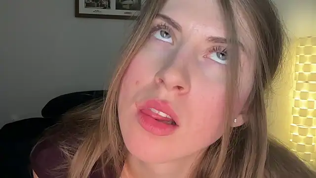 YUMIandbigWOLF online show from February 7, 5:31 am