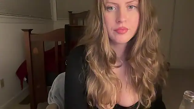 YUMIandbigWOLF online show from May 4, 2:18 am