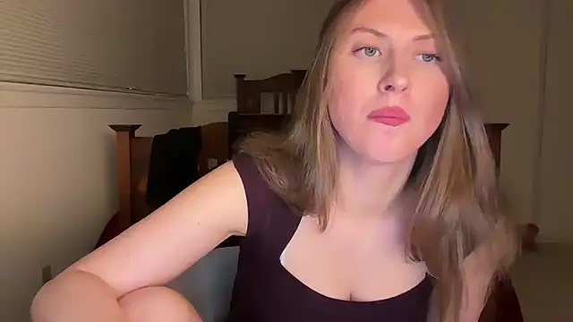 YUMIandbigWOLF online show from May 7, 4:18 am