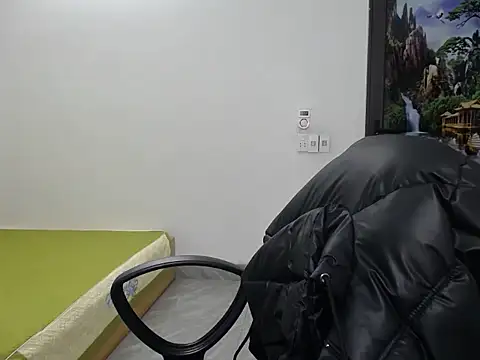 Snapshot of Love_bug15 chatting on January 21, 3:15 am Love bug15 online show from January 21, 3:15 am