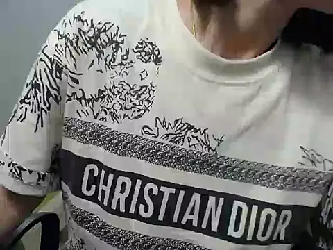 Snapshot of Love_bug15 chatting on January 22, 2:26 am Love bug15 online show from January 22, 2:26 am