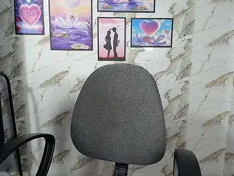 Snapshot of Love_bug15 chatting on March 17, 3:03 am Love bug15 online show from March 17, 3:03 am