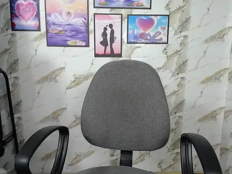 Snapshot of Love_bug15 chatting on March 20, 1:46 am Love bug15 online show from March 20, 1:46 am