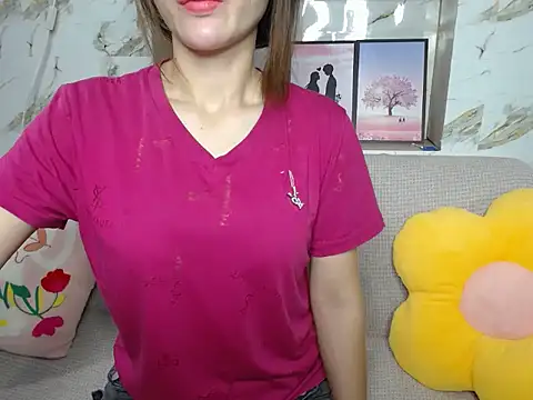 Snapshot of Love_bug15 chatting on October 9, 5:49 am Love bug15 online show from October 9, 5:49 am