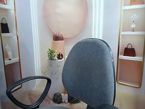 Love bug15 online show from February 4, 1:00 am