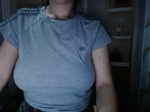 Snapshot of Love_bug15 chatting on April 17, 2:20 pm Love bug15 online show from April 17, 2:20 pm