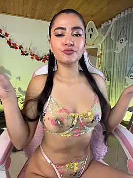 Snapshot of Violetta_kim1 chatting on October 13, 5:57 pm Violetta kim1 online show from October 13, 5:57 pm
