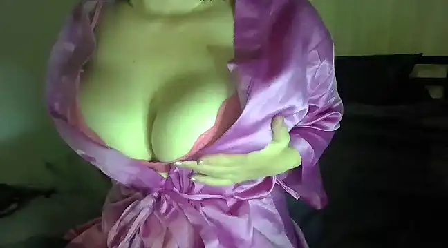 Snapshot of XxxAprilxxX chatting on January 23, 12:52 pm XxxAprilxxX online show from January 23, 12:52 pm