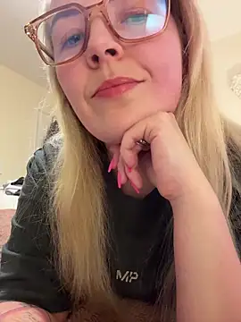 Snapshot of xxcurvyjessiexx chatting on February 24, 8:29 pm xxcurvyjessiexx online show from February 24, 8:29 pm