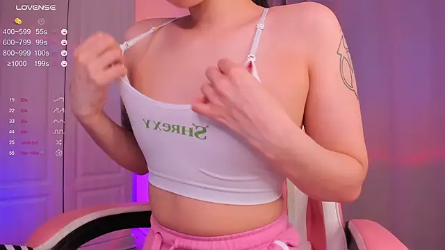 FreyaRaya online show from December 8, 4:39 pm