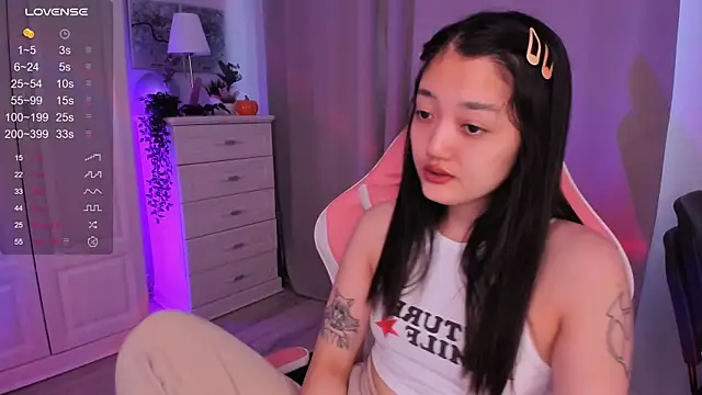 FreyaRaya online show from December 11, 8:47 am