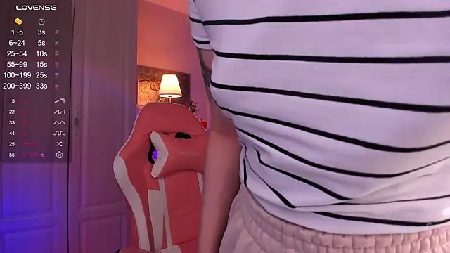 FreyaRaya online show from December 18, 11:45 am