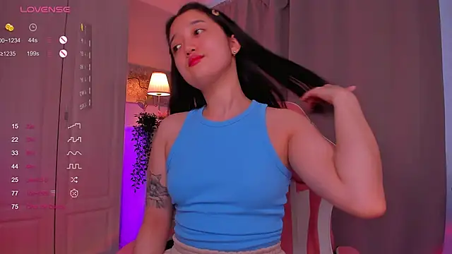 FreyaRaya online show from February 1, 8:50 am