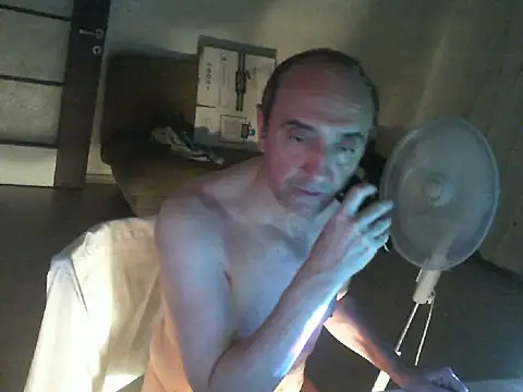Snapshot of thekeys chatting on July 12, 9:06 pm thekeys online show from July 12, 9:06 pm