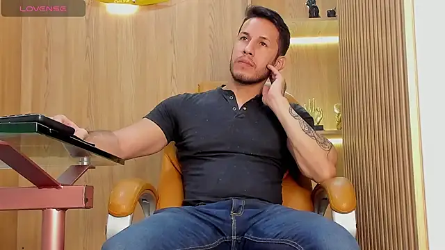 Snapshot of George_Diesell chatting on January 30, 8:31 pm George Diesell online show from January 30, 8:31 pm