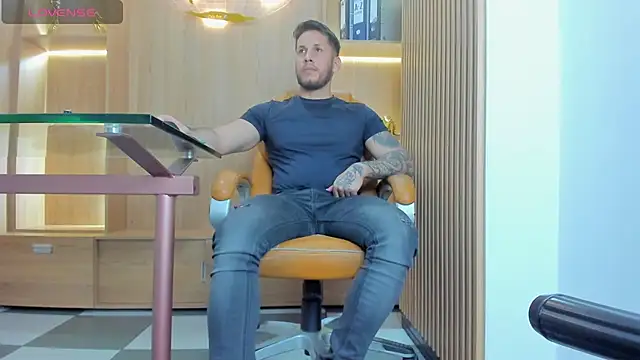 Snapshot of George_Diesell chatting on October 20, 8:42 pm George Diesell online show from October 20, 8:42 pm