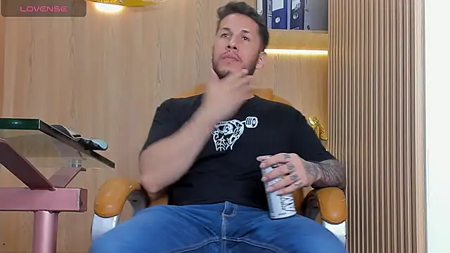 Snapshot of George_Diesell chatting on October 23, 8:40 pm George Diesell online show from October 23, 8:40 pm