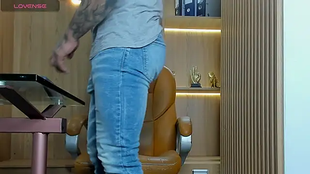 Snapshot of George_Diesell chatting on October 24, 10:28 pm George Diesell online show from October 24, 10:28 pm