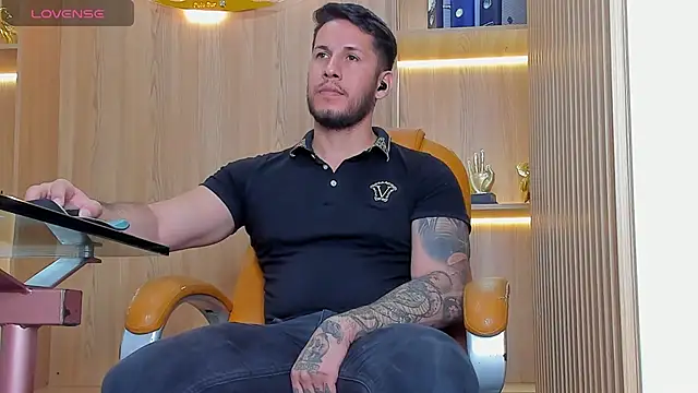 Snapshot of George_Diesell chatting on October 25, 8:58 pm George Diesell online show from October 25, 8:58 pm