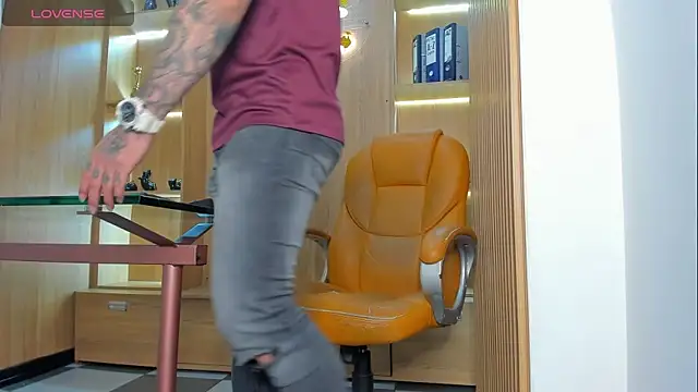 Snapshot of George_Diesell chatting on November 3, 8:32 pm George Diesell online show from November 3, 8:32 pm