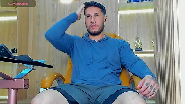 Snapshot of George_Diesell chatting on November 4, 9:14 pm George Diesell online show from November 4, 9:14 pm