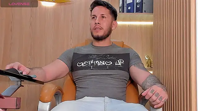 Snapshot of George_Diesell chatting on November 5, 9:04 pm George Diesell online show from November 5, 9:04 pm