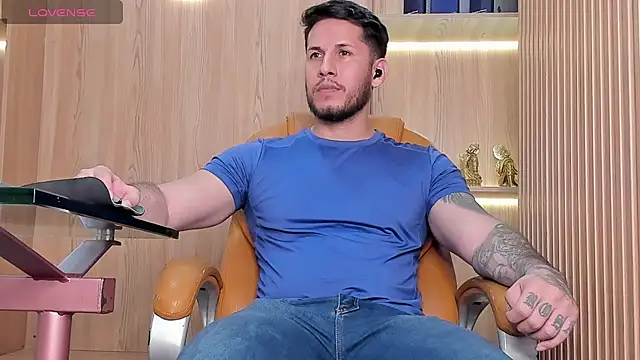 Snapshot of George_Diesell chatting on November 8, 8:29 pm George Diesell online show from November 8, 8:29 pm