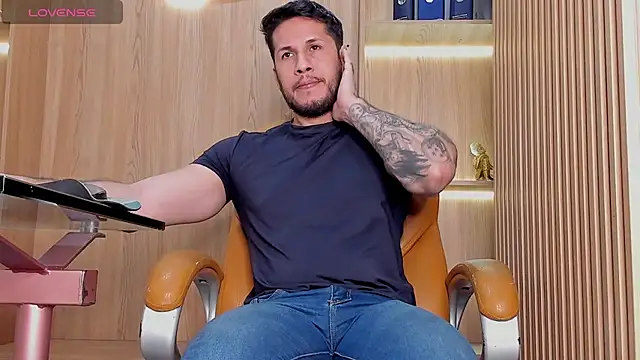 Snapshot of George_Diesell chatting on November 14, 10:29 pm George Diesell online show from November 14, 10:29 pm