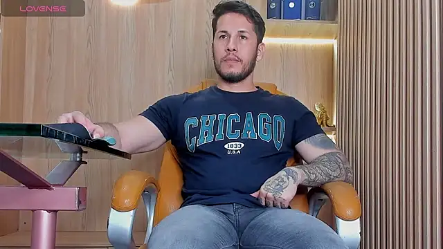 Snapshot of George_Diesell chatting on November 18, 9:08 pm George Diesell online show from November 18, 9:08 pm