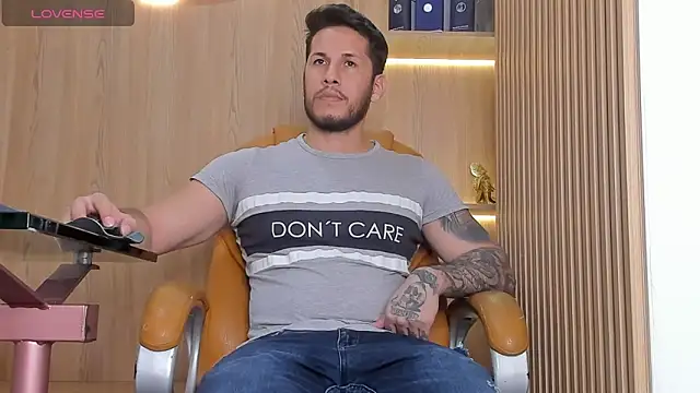 Snapshot of George_Diesell chatting on November 20, 8:41 pm George Diesell online show from November 20, 8:41 pm