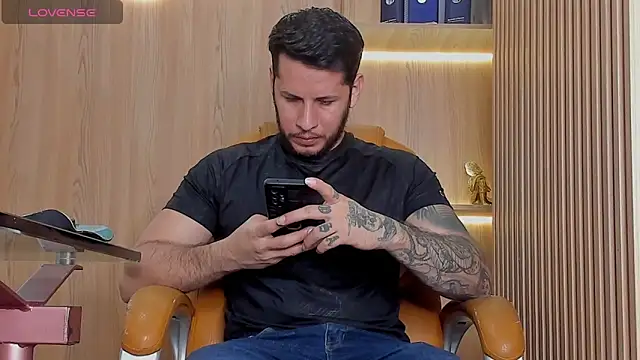 Snapshot of George_Diesell chatting on November 22, 8:30 pm George Diesell online show from November 22, 8:30 pm