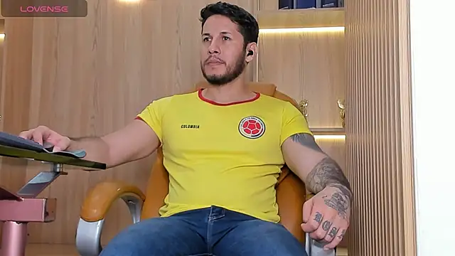 Snapshot of George_Diesell chatting on November 23, 8:30 pm George Diesell online show from November 23, 8:30 pm