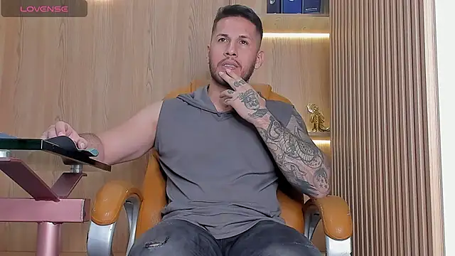 Snapshot of George_Diesell chatting on November 25, 9:26 pm George Diesell online show from November 25, 9:26 pm