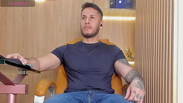 Snapshot of George_Diesell chatting on November 26, 8:54 pm George Diesell online show from November 26, 8:54 pm