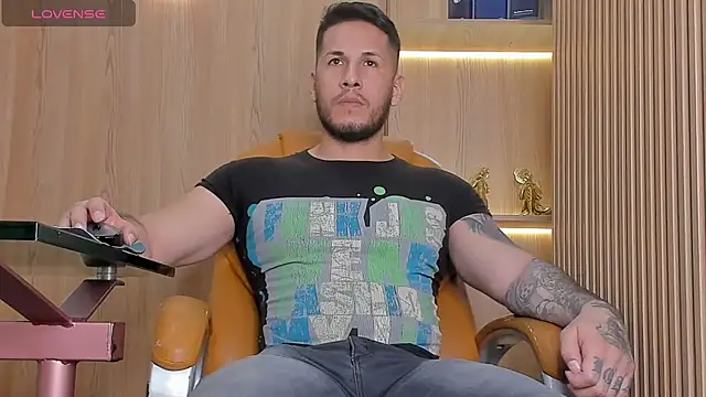 Snapshot of George_Diesell chatting on November 27, 9:06 pm George Diesell online show from November 27, 9:06 pm