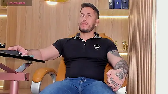 Snapshot of George_Diesell chatting on November 29, 8:23 pm George Diesell online show from November 29, 8:23 pm