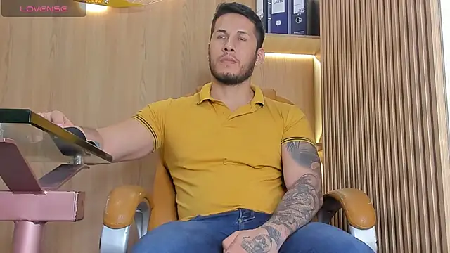 Snapshot of George_Diesell chatting on December 13, 9:09 pm George Diesell online show from December 13, 9:09 pm