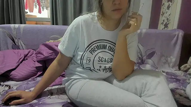 Snapshot of Dyana_Kaylinn chatting on December 7, 6:54 am Dyana Kaylinn online show from December 7, 6:54 am