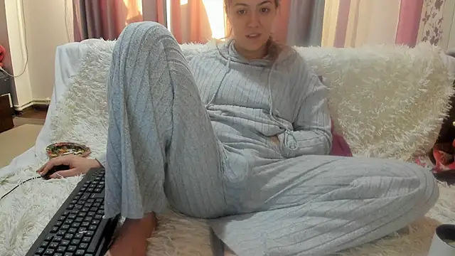 Snapshot of Dyana_Kaylinn chatting on January 7, 8:24 am Dyana Kaylinn online show from January 7, 8:24 am