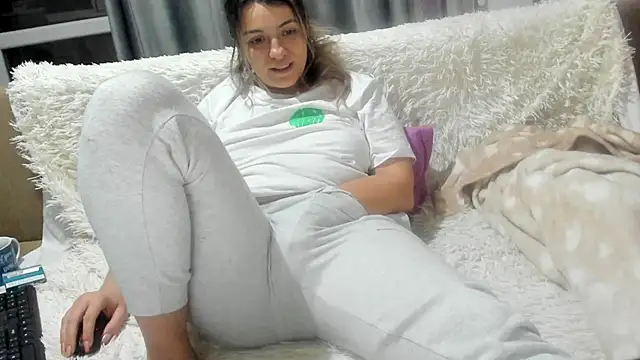 Snapshot of Dyana_Kaylinn chatting on January 11, 4:48 am Dyana Kaylinn online show from January 11, 4:48 am