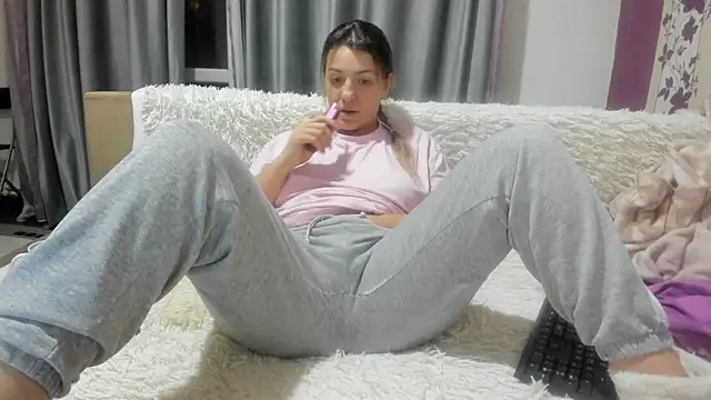 Snapshot of Dyana_Kaylinn chatting on January 18, 4:59 am Dyana Kaylinn online show from January 18, 4:59 am