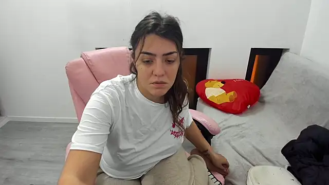 Dyana Kaylinn online show from January 16, 5:00 am