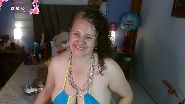 Snapshot of Nadia_84 chatting on June 30, 12:28 pm Nadia 84 online show from June 30, 12:28 pm
